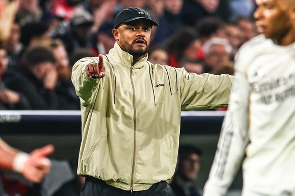 epa12892480 Bayern Munich's head coach Vincent Kompany gestures during the UEFA Champions League quarter-finals, 2nd leg match FC Bayern Munich against Real Madrid, in Munich, Germany, 15 April 2 ...