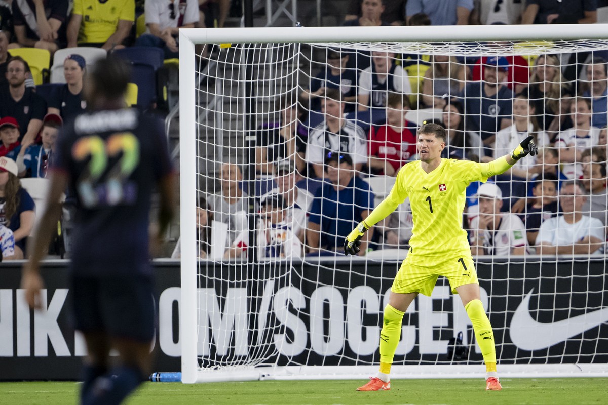 Switzerland's goalkeeper Gregor Kobel reacts during a Friendly soccer match between USA and Switzerland at the Geodis Park stadium, in Nashville, Tennessee, United States of America, Wednesday, J ...