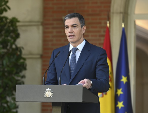 epa11374660 A handout photo provided by the Spanish Prime Minister&#039;s office shows Spanish Prime Minister Pedro Sanchez delivering a statement about the country