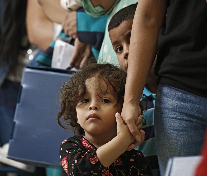 epa06843030 Migrant families are processed at the Central Bus Station before being taken to Catholic Charities before being removed in McAllen, Texas, USA, 26 June 2018. Immigration along the Rio Gran ...