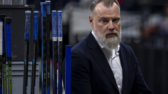 ZSC Lions Cheftrainer Rikard Groenborg (Gronborg) waehrend dem Eishockey-Meisterschaftsspiel der National League zwischen den ZSC Lions und dem EHC Biel am Samstag, 16. Oktober 2021, in Zuerich. (KEYS ...