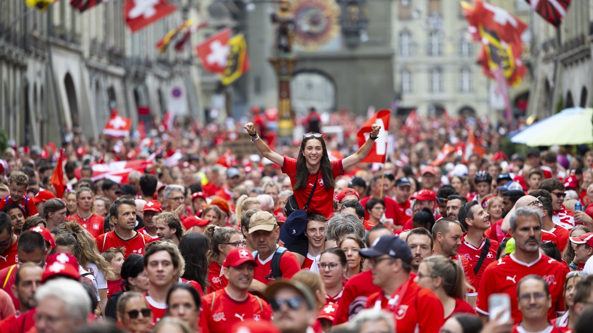 Wahnsinn-in-Bern-Schweizer-Fanmarsch-bricht-Rekord