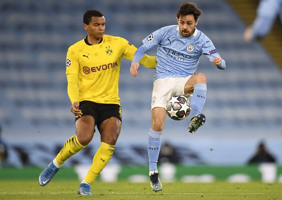 epa09119193 Bernardo Silva (R) of Manchester City in action against Manuel Akanji of Dortmund during the UEFA Champions League quarterfinal, 1st leg soccer match between Manchester City and Borussia D ...