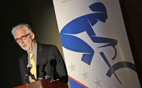 UCI-Präsident&nbsp;Brian Cookson stellt seine Pläne vor.