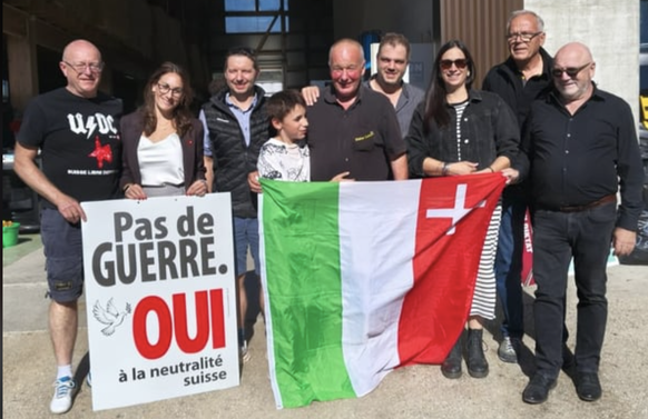 Jean-Luc Addor aux 25 ans de l'UDC neuchâteloise (tout à gauche).