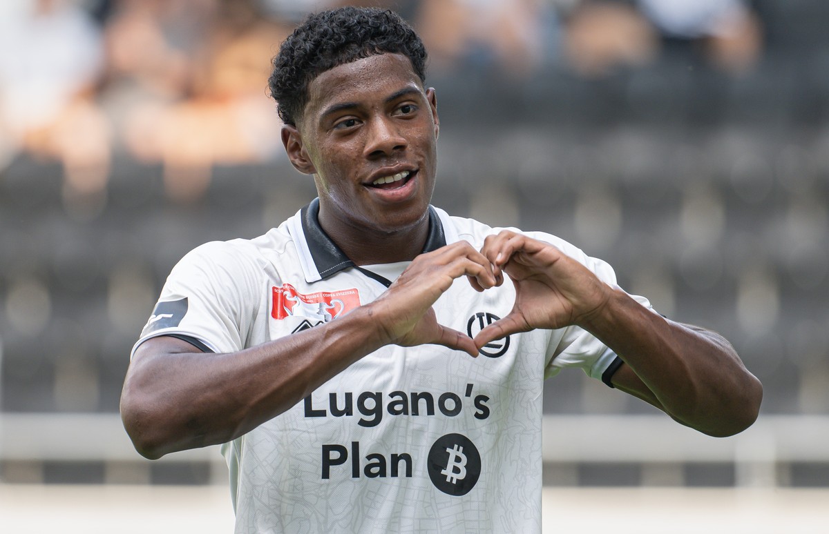 Derek Moncada (FCL), celebrate 0-3 goal, during the 32nd-final match of the Swiss Football Cup between Vedeggio Calcio and FC Lugano, on Sunday, August 16, 2026, in Lugano, Switzerland. (KEYSTONE / Ti ...