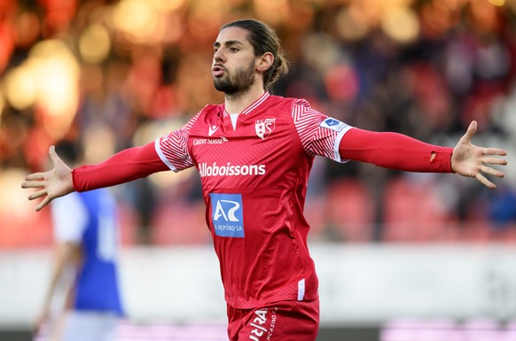 Le defenseur valaisan Jan Bamert celebre son but du 1 a 0 lors de la rencontre de football de Super League entre le FC Sion et Grasshopper Club Zuerich, GC, ce dimanche 30 janvier 2022 au stade de Tou ...