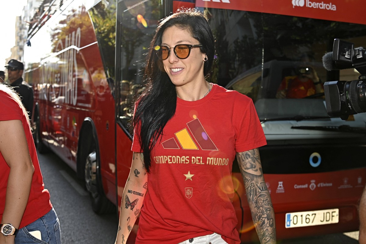 Spanish Women s National Soccer Team Arrives In Ibiza Jennifer Hermoso attends to fans during the tour of the national team, Nationalteam bus on August 22, 2023, in Ibiza Spain. Photo by Francisco Gue ...