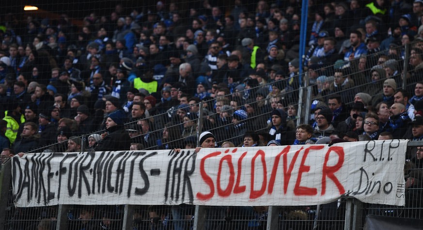 epa06577479 Hamburg&#039;s supporters show a banner that reads: &quot;Thank you for nothing, you mercenaries&quot; after the German Bundesliga soccer match between Hamburger SV and FSV Mainz 05 in Ham ...