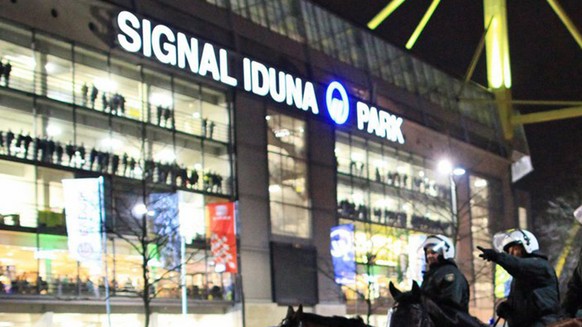 epa02564473 Police secure the stadium surroundings as the Schalke fans arrive to German Bundesliga match Borussia Dortmund vs FC Schalke 04 at Signal Iduna Park in Dortmund, Germany, 04 February. EPA/ ...