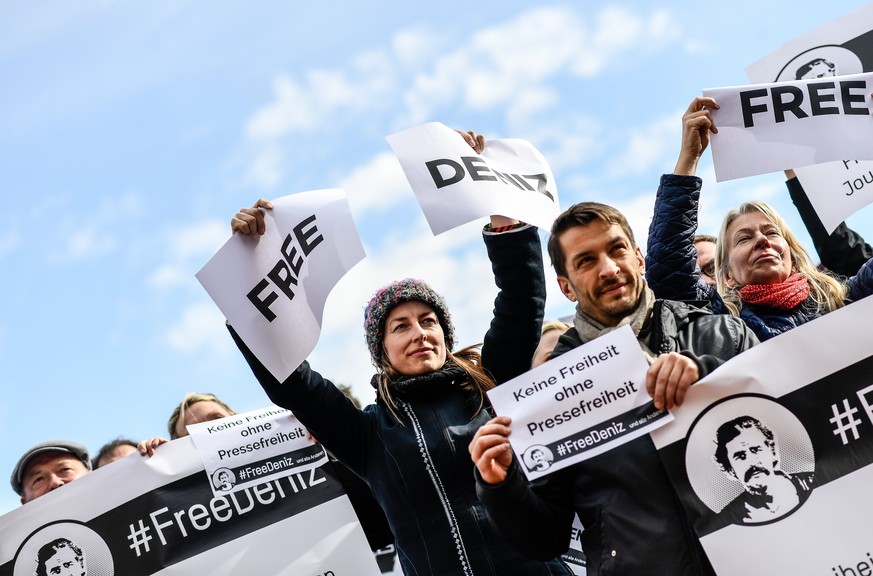 epa05824796 Protestors hold a banners reading &#039;Free Deniz&#039; during a protest on the occasion of the solidarity for the German-Turkish journalist Deniz Yucel, at yard of Zwinger palace in Dres ...