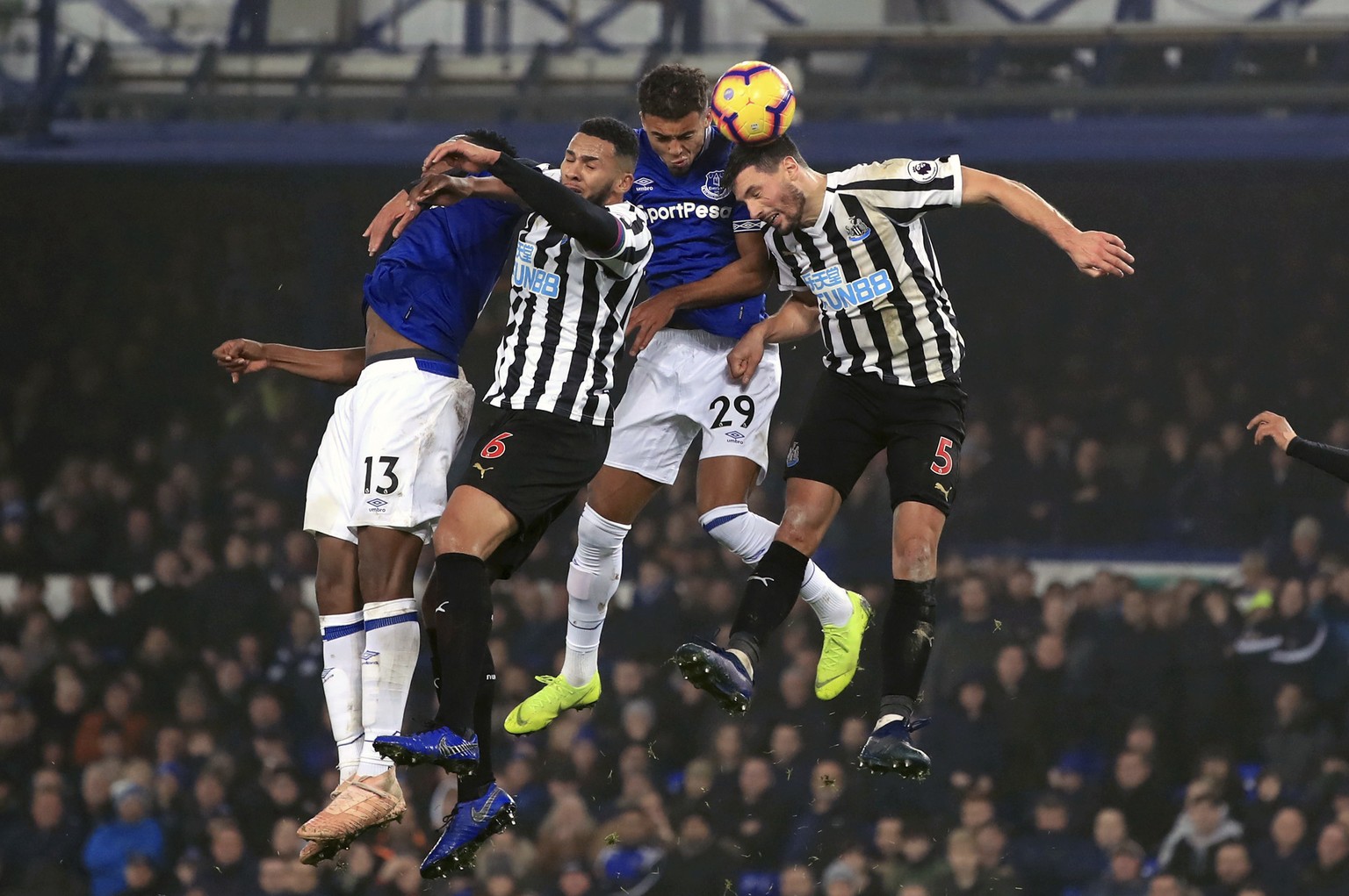 Everton&#039;s Yerry Mina, left, and Dominic Calvert-Lewin, second right, battle for the ball with Newcastle United&#039;s Jamaal Lascelles, second left, and Fabian Schar during the Premier League mat ...
