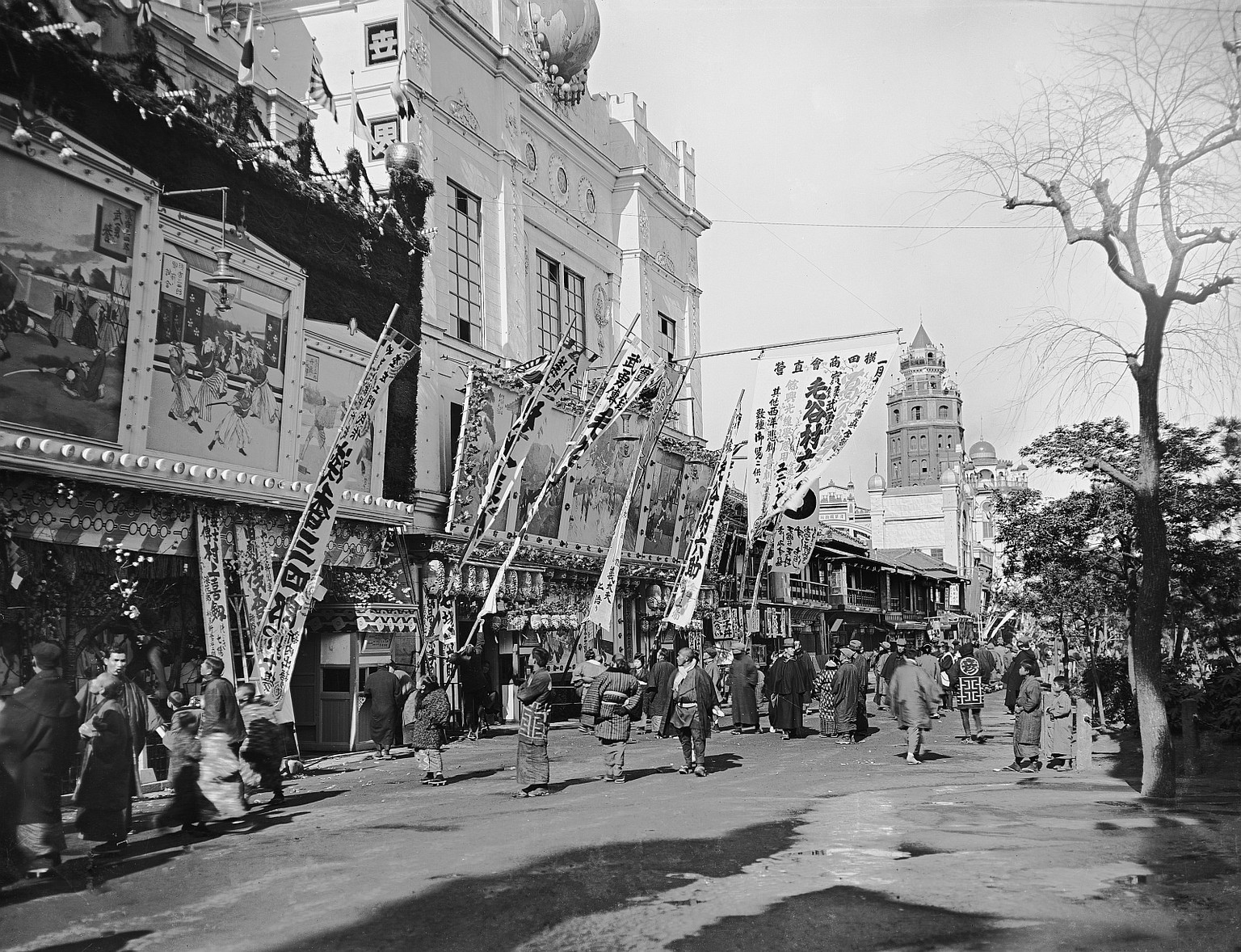 Asakusa Rokku (Theaterstrasse) war vor dem 2. Weltkrieg die bekannteste Vergnügungsmeile Tokios.