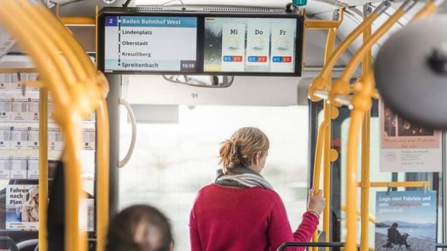 «Schpreitebach» heisst neu «Spreitenbach»: DIe Regionalen Verkehrsbetriebe Baden-Wettingen sagt die Haltestellen in den Bussen neu auf Hochdeutsch an – auf Geheiss der Behörden.