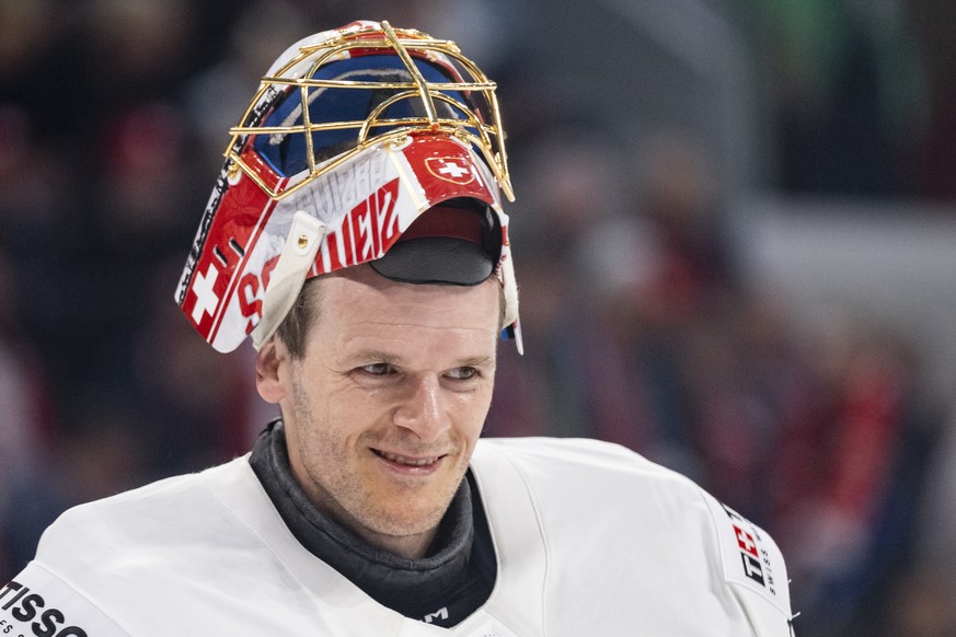 Switzerland's goaltender Leonardo Genoni looks on during the 2026 IIHF Men's Ice Hockey World Championship preliminary round group A game between United States and Switzerland, at the Swiss  ...