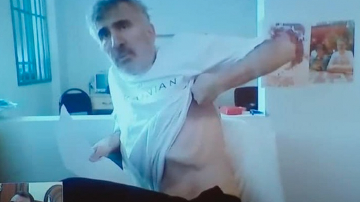 Saakaschwili bei einer Gerichtsanhörung: Er hat seit seiner Inhaftierung wohl 60 Kilo abgenommen.