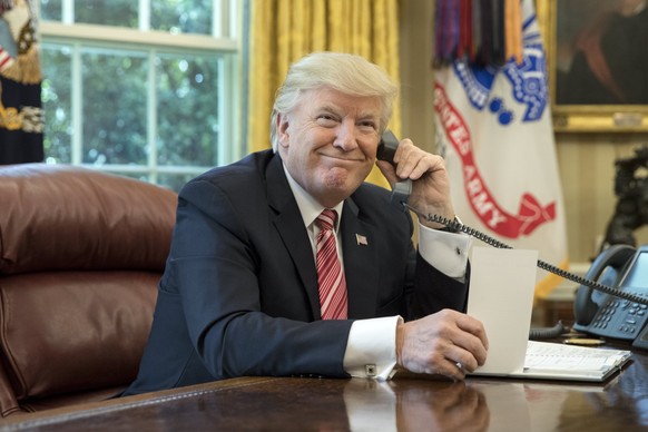 epa06052919 US President Donald J. Trump makes a phone call to Prime Minister of Ireland to Leo Varadkar in the Oval Office of the White House in Washington, DC, USA, 27 June 2017. EPA/MICHAEL REYNOLD ...