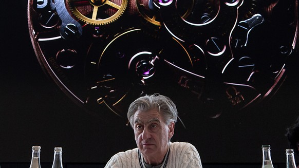 Der Swatch-Konzern - im Bild Swatch-CEO Nick Hayek - hat mit dem Slogan &quot;Tick different&quot; laut einem Gerichtsurteil die Rechte von Apple nicht verletzt. (Archivbild)