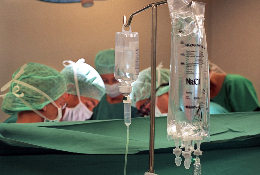 Ärzte während einer Operation am Universitätsspital Basel.