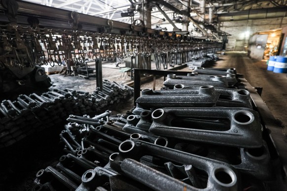 Russia: Lugansk Foundry and Mechanical Plant RUSSIA, LUGANSK - NOVEMBER 6, 2024: Radiator sections manufactured at the Lugansk Foundry and Mechanical Plant. Alexander Reka/TASS/Sipa USA Lugansk Lugans ...