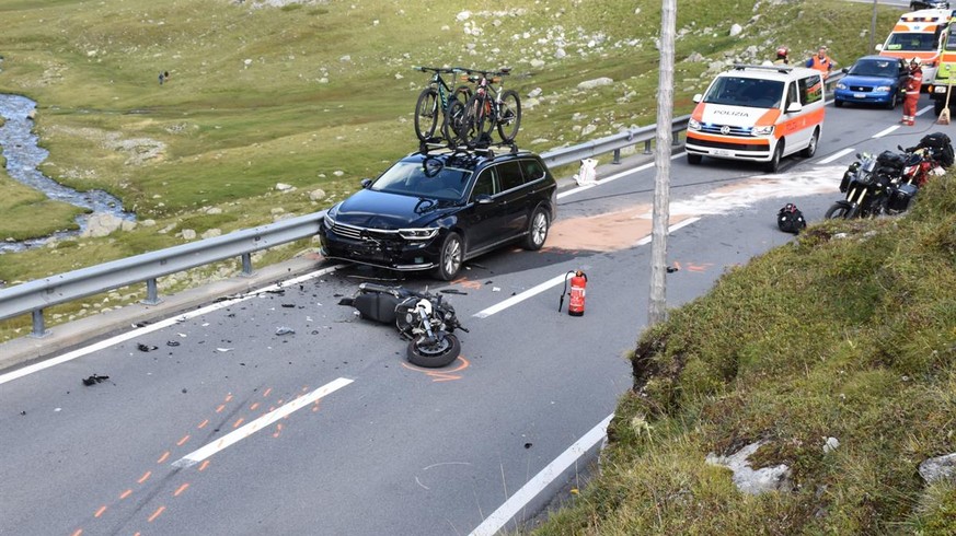 Flüelapass: Frontalkollision – Töfffahrer schwer verletzt - Vimarsana News