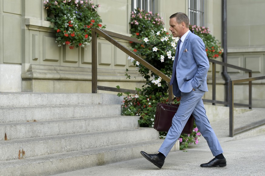 Jean-Pierre Gallati, Regierungsrat Kt. Aargau, auf dem Weg zu einem Austausch mit Bundesrat Alain Berset und der Konferenz der kantonalen Gesundheitsdirektorinnen und -direktoren (GDK), am Montag, 7.  ...