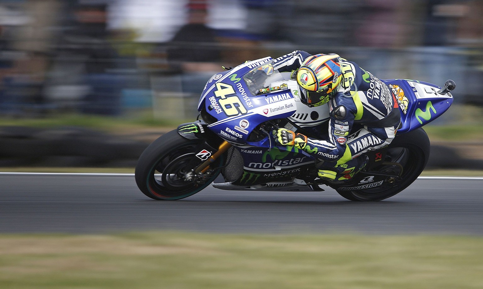 Valentino Rossi fährt in Australien zum Sieg.