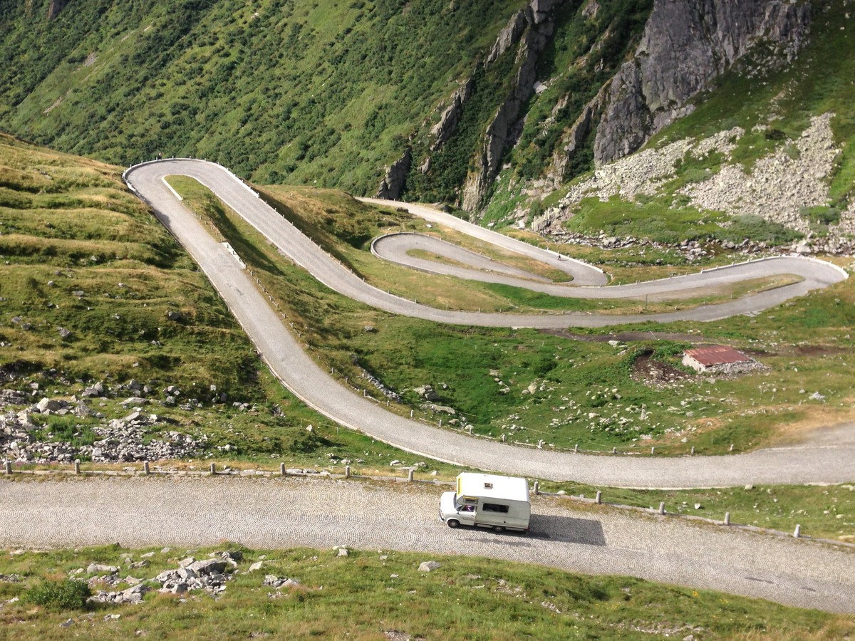 Die Tremola vom Gotthard hinunter nach Airolo.