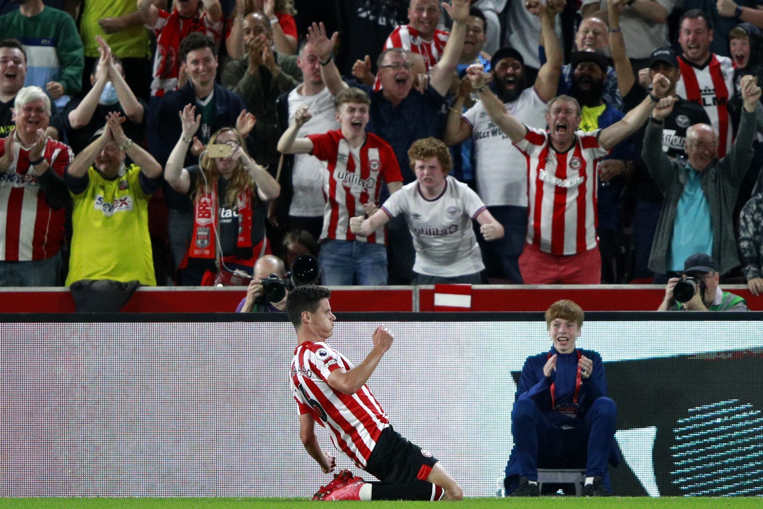 Brentford&#039;s Christian Norgaard celebrates after scoring his side&#039;s second goal during the English Premier League soccer match between Brentford and Arsenal at the Brentford Community Stadium ...