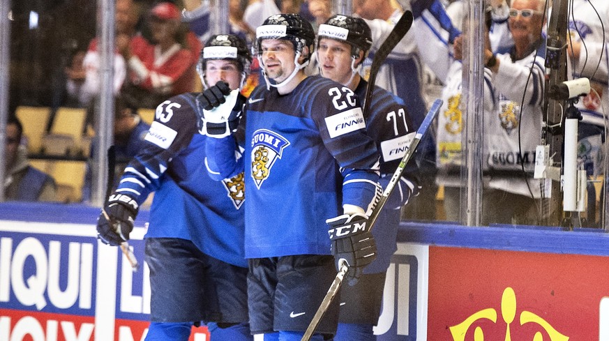 epa06713327 Markus Nutivaara (R) of Finland celebrates with his teammates after scoring the 5-1 lead during the IIHF World Championship Group B ice hockey match between Finland and Korea at Jyske Bank ...
