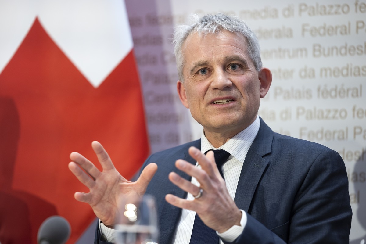 Bundesrat Beat Jans spricht waehrend einer Medienkonferenz des Bundesrates zum Abschlussbericht der Expertengruppe und zum weiteren Vorgehen zu internationalen Adoptionen, am Mittwoch, 29. Januar 2025 ...