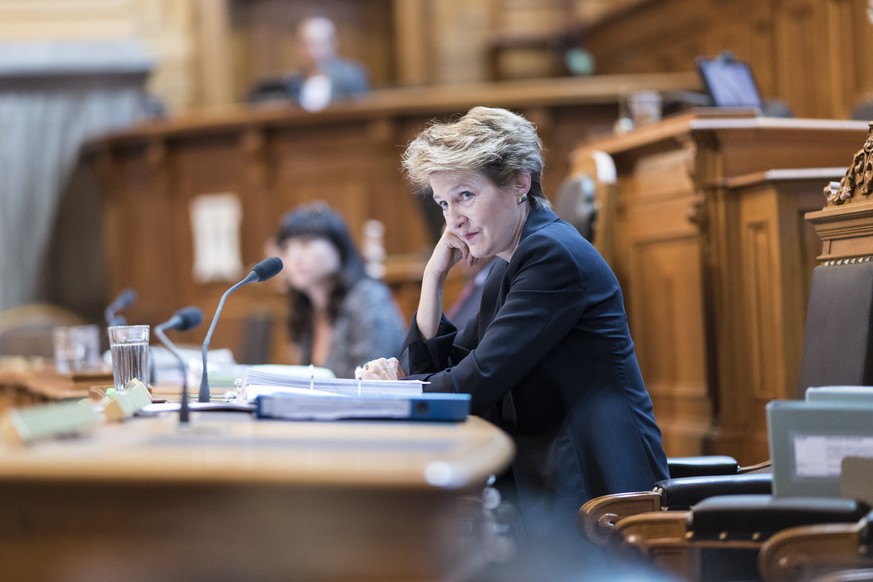 Bundesraetin Simonetta Sommaruga hoert einem Votum zu, an der Herbstsession der Eidgenoessischen Raete, am Dienstag, 11. September 2018 im Staenderat in Bern. (KEYSTONE/Alessandro della Valle)