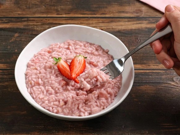 Risotto alle fragole – Risotto mit Erdbeeren 
https://www.fattoincasadabenedetta.it/ricetta/risotto-alle-fragole/