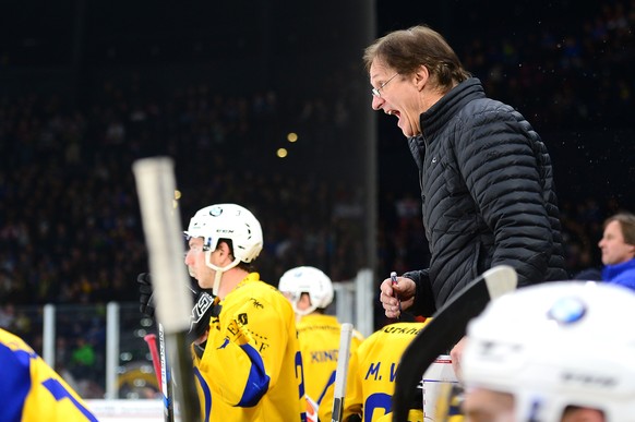 ARCHIVBILD ZUR VERPFLICHTUNG VON ARNO DEL CURTO ALS NEUER TRAINER DER ZSC LIONS, AM MONTAG, 14. JANUAR 2019 - der Davoser Trainer Arno Del Curto im Swiss Ice Hockey Meisterschaftsspiel zwischen dem ZS ...