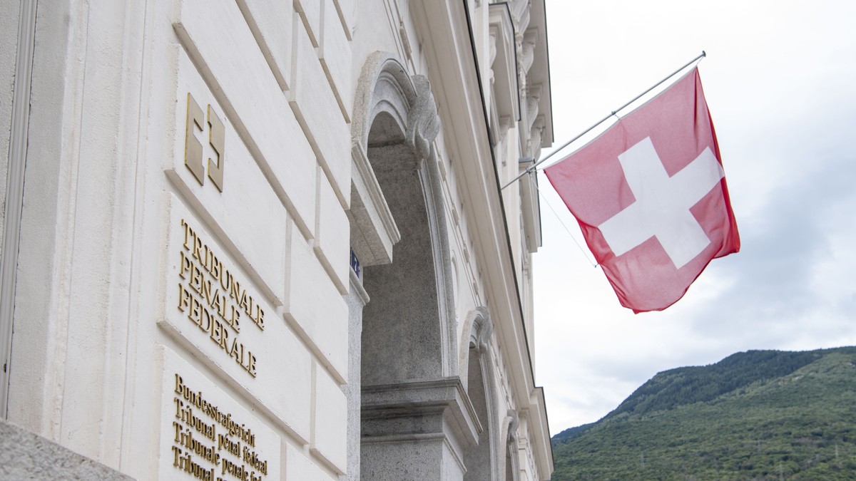 Das Bundesstrafgericht in Bellinzona am Montag, 19. August 2024. Die Strafkammer des Bundesstrafgerichts hat mit der Befragung der Mutter eines zum Islam konvertierten Genfers begonnen, der sich der T ...