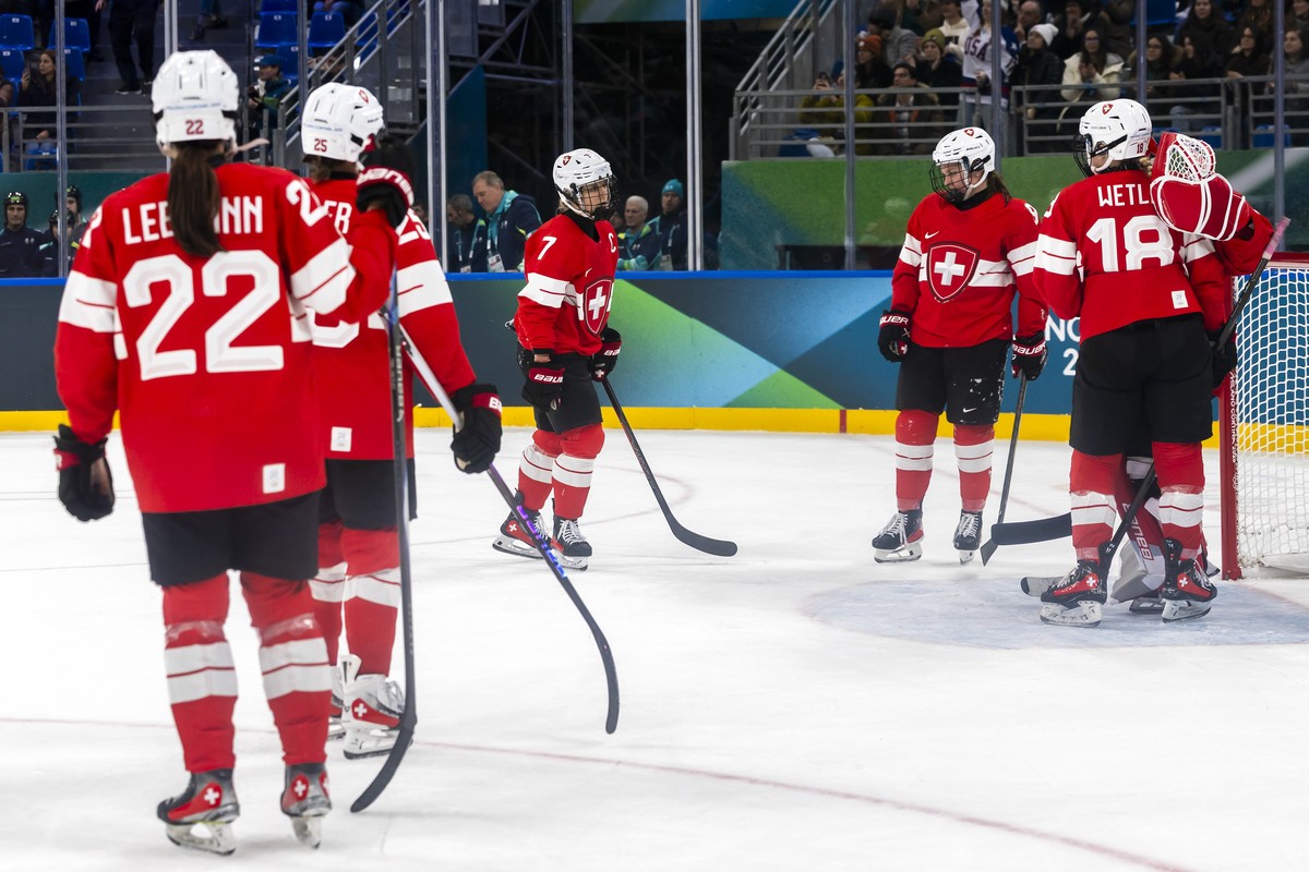 Switzerland's players look disappointed after losing against USA, during the women's group A preliminary round game between Switzerland and United States at the 2026 Olympic Winter Games, in ...