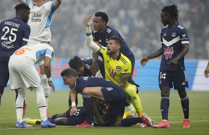 Bordeaux&#039;s Samuel Kalu lays on the pitch as players call the medic during the French League One soccer match between Marseille and Bordeaux at the Velodrome stadium in Marseille, southern France, ...