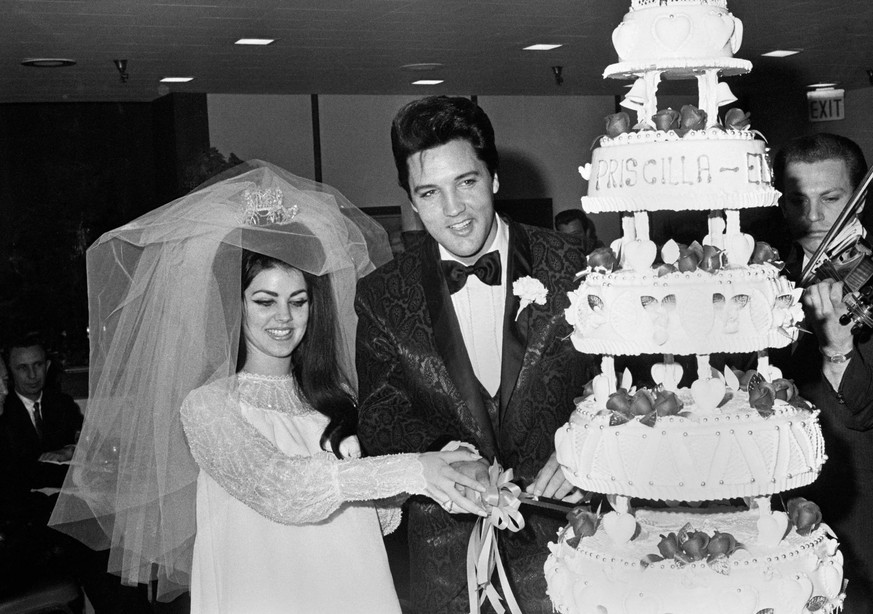 Elvis Presley, Priscilla Presley, on their wedding day, May 1, 1967, at the Aladdin Hotel in Las Vegas, Nevada.  File reference 33635_853CPC Hollywood CA USA PUBLICATIONxINxGERxSUIxAUTxONLY Copyright: ...