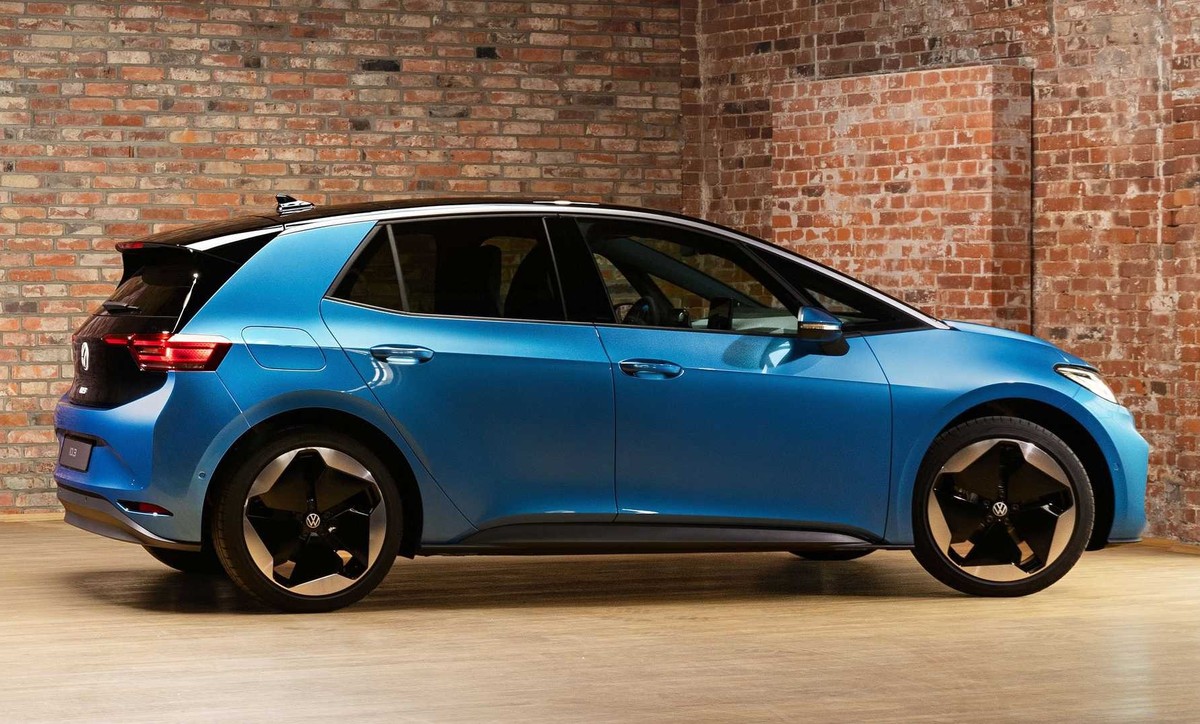 Der ID.3 ist mit 4,26 Metern praktisch gleich lang wie der aktuelle VW Golf VIII – und nun auch ungefähr gleich teuer.