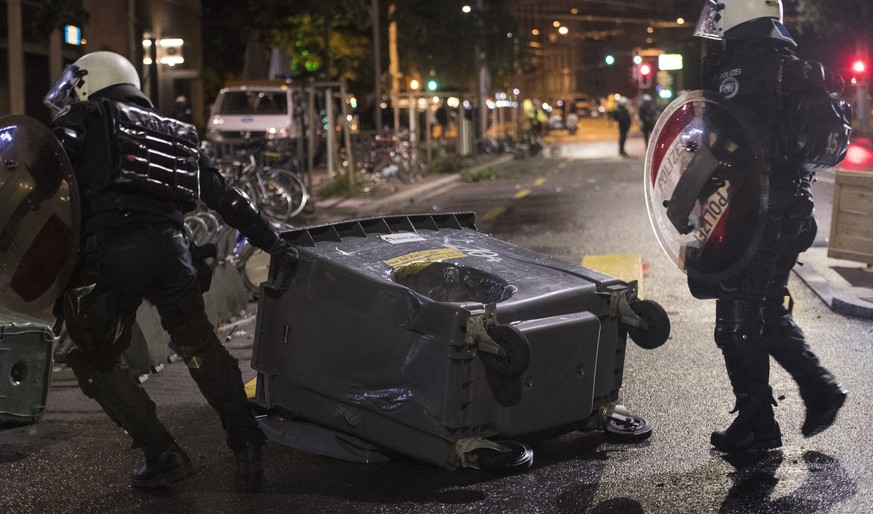 Tränen, Bier, Krawall – mit den Fussballfans durch die Zürcher Abstiegsnacht
