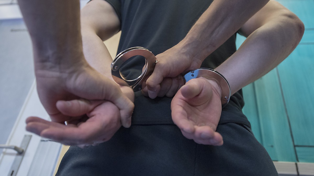 Festnahme-an-Schweizer-Grenze-Mann-soll-Laden-Security-in-Italien-erstochen-haben