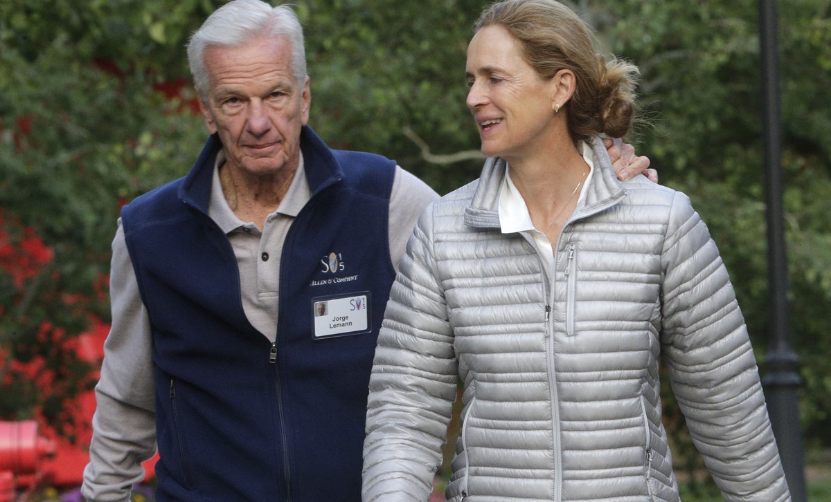 epa04975862 (FILE) A file photiograph showing Jorge Paulo Lemann, Swiss-Brazilian banker arriving with his wife Susanna Lemann at the Allen and Company 33rd Annual Media and Technology Conference, in  ...