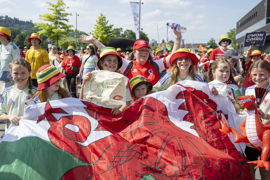 epa12218122 Supporters of Wales are seen at the Stadion, prior the UEFA Women&#039;s EURO 2025 Group D soccer match between Wales and Netherlands in Lucerne, Switzerland, 05 July 2025. EPA/URS FLUEELE ...