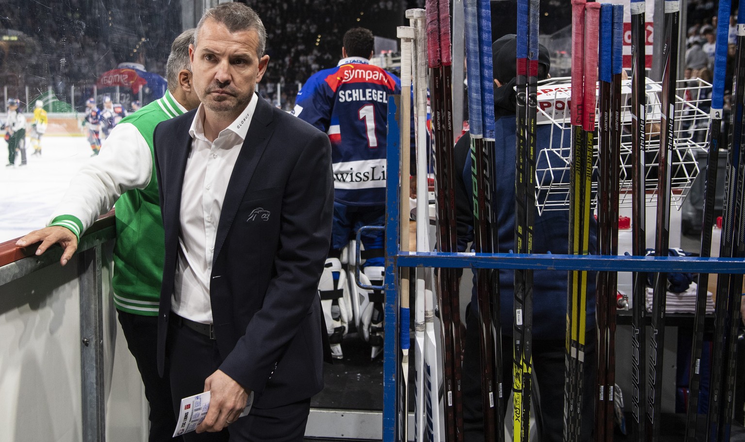 Zuerichs Cheftrainer Serge Aubin reagiert im Eishockeyspiel der National League zwischen den ZSC Lions und dem SC Bern am Freitag, 21. September 2018, im Zuercher Hallenstadion. (KEYSTONE/Ennio Leanza ...