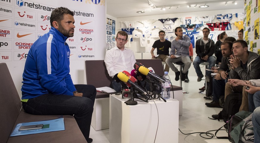 Uli Forte (l.) gab den Medien im FCZ-Museum in bestimmtem Ton Auskunft.