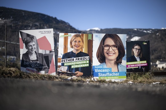 Wahlplakate der Kandidatinnen Barbara Gysi (SP), Esther Friedli (SVP), Susanne Vincenz-Stauffacher (FDP) und Franziska Ryser (Gruene), von links, fuer die Staenderatswahlen vom 12. Maerz, aufgenommen  ...