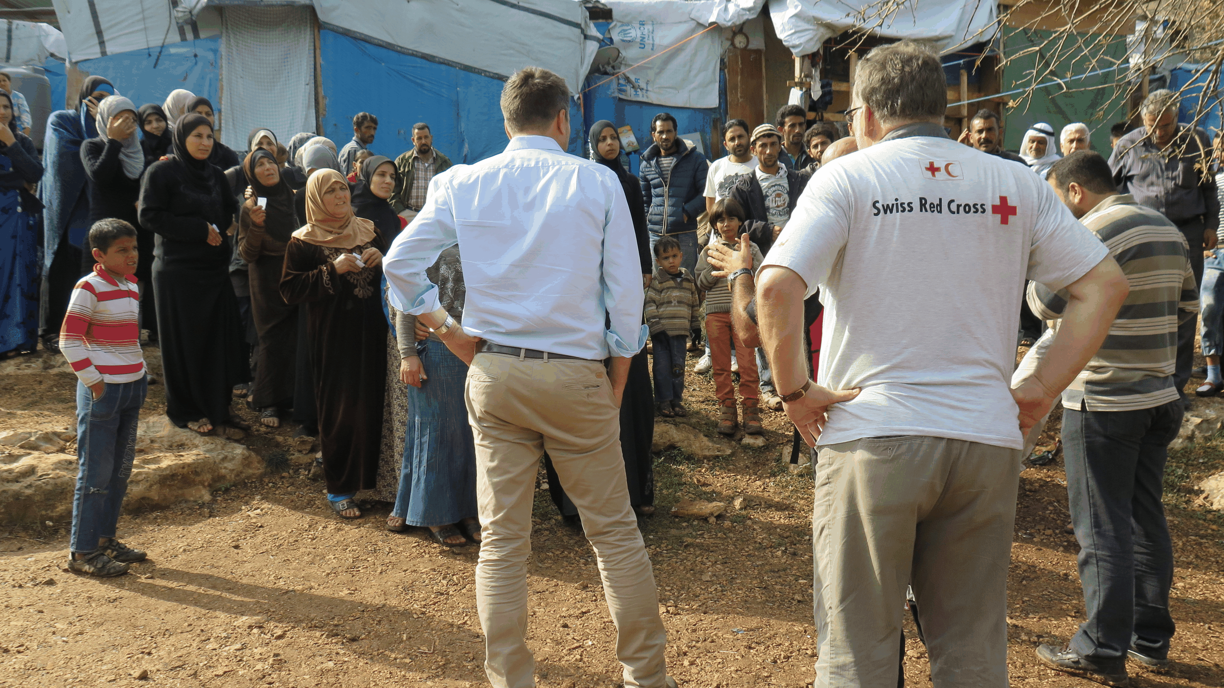 Martin Thalmann bei einer Nahrungsmittel-Verteilungsaktion im Bekaa-Tal. &nbsp;