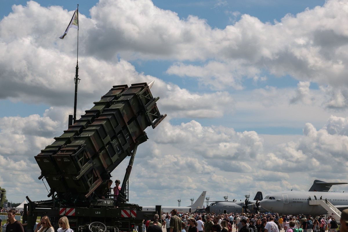 epa13020156 A Patriot anti-aircraft missile system is on display during the German Armed Forces Day at the Laage Air Base, located within the Rostock-Laage Airport area, Germany, 06 June 2026. EPA/FIL ...