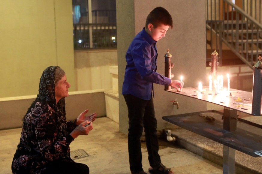 epa05602759 An Iraqi Christian woman offers prayer for the liberation of Mosul at the Church of our Lady of Perpetual Help in Ankawa area of Erbil, Capital of the Kurdistan region, Northern Iraq, 25 O ...