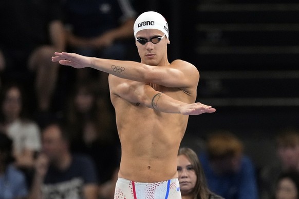 Noe Ponti, of Switzerland, prepares for his heat of the men&#039;s 100-meter butterfly at the 2024 Summer Olympics, Friday, Aug. 2, 2024, in Nanterre, France. (AP Photo/Natacha Pisarenko)